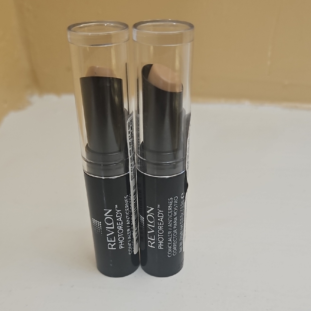 Revlon Photoready Concealer Stick - Black and Cream
